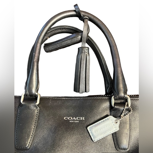 Coach Woman’s purse bag black silver zippers adjustable strap travel luxury - Picture 5 of 9